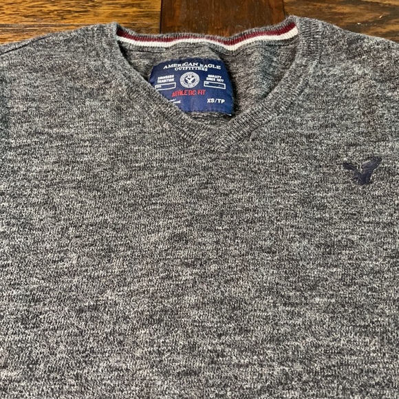 Men’s American Eagle V-neck Sweater (0034) - Picture 2 of 2